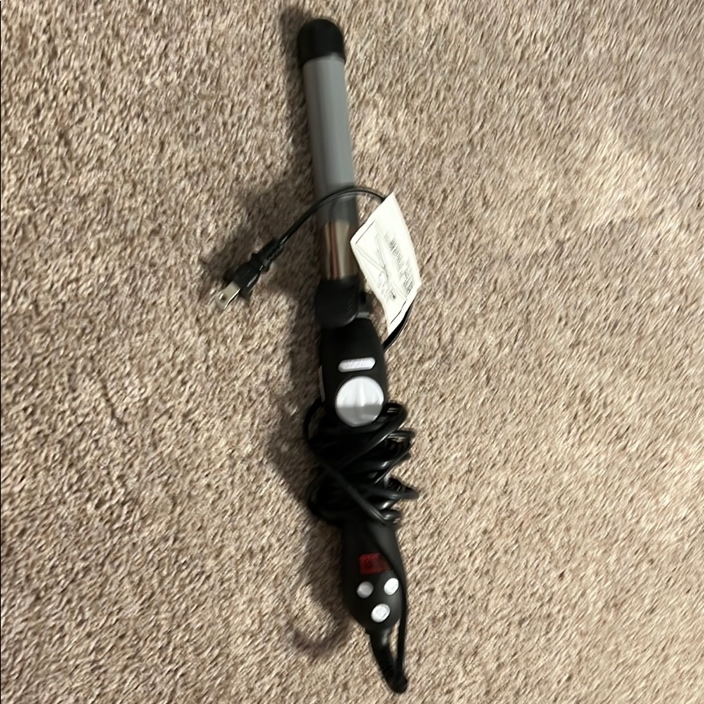 BEACHWAVER S1 Silver and Black Curling Iron. Used 1 time.